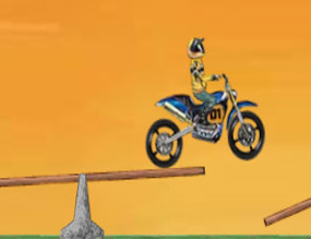 Motorcross-parcours-met-hindernissen-2