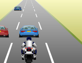 Spel-gekke-motorrijder-op-de-snelweg